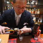 テイスティング・バー - 15ccずつ飲み比べできる