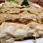 麺屋　たか - 甘く味付けされた豚バラ肉が8枚も乗っています