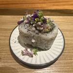 和馳走 藏屋 - 鮎が入った寿司