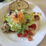 花花 - ランチセットのサラダ、ボリュームたっぷり