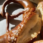 ベーカリー ジャム - プレッツェル¥190内　カリッカリとむっちりと塩気。美味い。