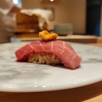 恵比寿 鮨 一 - 中とろ ウニではなく(笑)醤油のジュレがのる