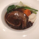 la falaise - 猪バラ肉の赤ワイン煮込み ダークチェリー添え