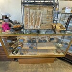 ベーカリー ジャム - 商品ケース2/3 日曜13時頃の様子