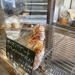 ベーカリー ジャム - チーズバゲットハーフ¥200内　グリュイエールチーズ入り。美味い。