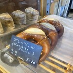 ベーカリー ジャム - プレッツェル¥190内　カリッカリとむっちりと塩気。美味い。