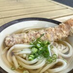 讃岐うどん がもう - 温かい出汁うどん小180円＋ちくわ天ぷら120円