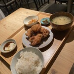 ビストロ炭焼肉酒場 チキンレッグ - 