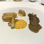 Takumi - 前菜1 ホワイトアスパラとホタテのムース トランペット茸のクリーム煮 ホタテのポワレ 卵とバターのソース