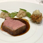 Takumi - 肉料理 仔牛ロースのロティ 黒トリュフのソース　マデラ酒風味 白インゲン豆とラルド リードヴォーとコンテチーズ