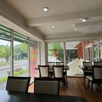 インデアンレストラン  ニューミラ - 通りを挟んでラーメンの珍来、その隣にパチンコ平和があった。このビルは西湖という中国料理で、その目印に屋上にパンダの看板があったので、パンダビルと呼ばれていた。そのパンダはある夏の台風で崩壊^_^;