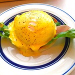 Eggs'n Things - 流れ出る黄身に注意