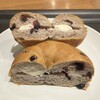 スターバックスコーヒー - ブルーベリーベーグルサンド 390円　断面