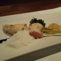 フレンチ割烹 宿 - 大山鶏の炙り  辛味大根のパウダー