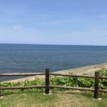 TDK歴史みらい館 - 夏なので穏やかな日本海。