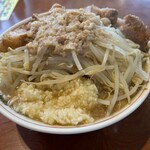 ラーメン二郎 - 無料トッピングはニンニクマシマシ・アブラマシ。
