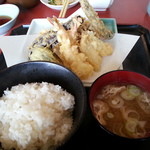 Tempura Ya - Ｃ定食（９５０円）です。