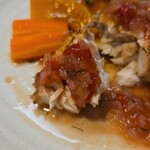 キッチン ブルー グローブ - ソースをタップリ乗せて