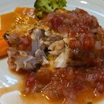 キッチン ブルー グローブ - メカジキをカット、肉厚です