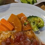 キッチン ブルー グローブ - 備え付け野菜のアップ