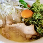 麺屋　たか - 豚バラ肉が濃厚な塩スープと相性抜群です