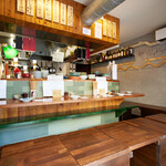 オタクノオニカイ - カウンター席　お荷物イス下入ります。