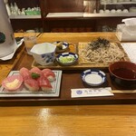 お食事処 憩 - ざるそばとマグロ握りセット1,500円！