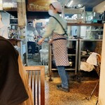 更科 - 看板娘(^◇^;)さん　厨房の大将