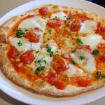 イタリア食酒場 Totti - ピザ ドライトマトと生モッツァレラのマルゲリータ