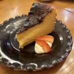 バル ポルティージョ - 名物　バスク風チーズケーキ