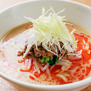 胡麻とラー油のハーモニーが美味！リゾット風も楽しめる担々麺
