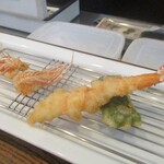 旬彩 天ぷら 心来(しんら） - 海老、くも、生麩。