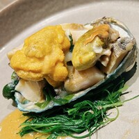 八重洲 steak & seafood 鉄板焼き 一心 - おかひじきを土台に蝦夷アワビのバター炒めの完成