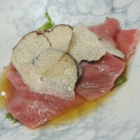 八重洲 steak & seafood 鉄板焼き 一心 - 肩ロースの冷シャブ仕立て。イタリア産のサマートリュフのシャクシャク感が心地良い