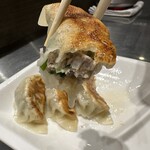 高崎はた山 - 【2024.7.9(火)】ギョーザ（4個）400円の断面