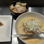 高崎はた山 - 【2024.7.9(火)】冷し担担麺（並盛・180g）＋そぼろ御飯1,400円＋ギョーザ（4個）400円