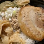 高崎はた山 - 【2024.7.9(火)】冷し担担麺（並盛・180g）＋そぼろ御飯1,400円のそぼろ御飯