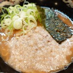 とんこつらぁ麺 松もと - とんこつハーフラーメン♪