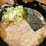 とんこつらぁ麺 松もと - とんこつハーフラーメン♪