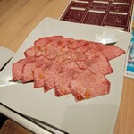 肉のひぐち直営焼肉 安福 本店 - 希少　特選霜降りタン塩