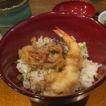 旬彩 天ぷら 心来(しんら） - 海老天丼 ご飯 小盛り。（家内）