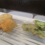 旬彩 天ぷら 心来(しんら） - 鱧とオクラ。