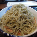 玄蕎麦 野中 - 淡い緑の粗挽き蕎麦　ズームアップ