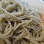 玄蕎麦 野中 - 淡い緑の粗挽き蕎麦　ズームアップ