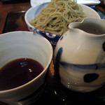 玄蕎麦 野中 - 淡い緑の粗挽き蕎麦　ズームアップ