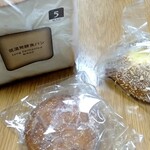 石窯ベーカリー ブロッドン - あんドーナツ（真ん中、下）