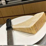 フレンチレストラン・プレジール - パルミジャーノを お肉にふりかけることで ワンランクアップ♪  お料理も映えます (((o(*ﾟ▽ﾟ*)o)))