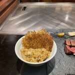 鉄板焼 しろや 銀座亭 - ガーリックライス、しそとごま？？