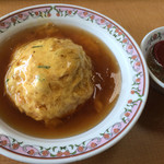 餃子の王将 - 天津飯にスープ付きで380円