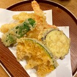安楽子 - 名物とも言える天ぷら。いい素材に軽い衣で食べやすい